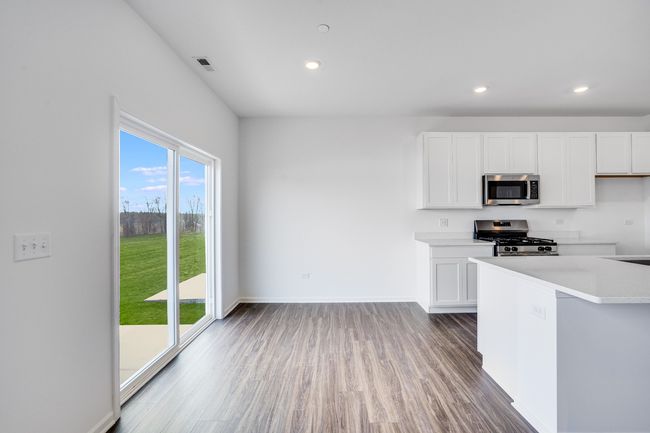464 Carpathian Dr, Townhouse with 3 bedrooms, 3 bathrooms and 2 parking in Crystal Lake IL | Image 6