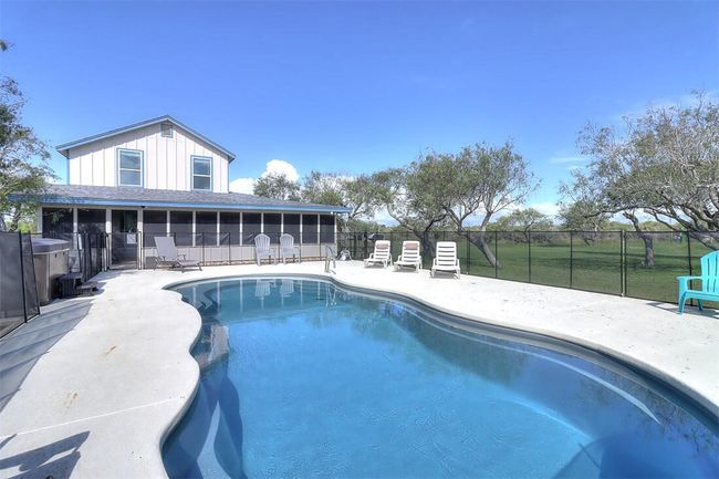 1010 First St Street, House other with 6 bedrooms, 4 bathrooms and 8 parking in Bayside TX | Image 15