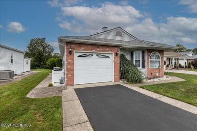 10 Thronbury Court, Home with 2 bedrooms, 2 bathrooms and null parking in Toms River NJ | Image 3