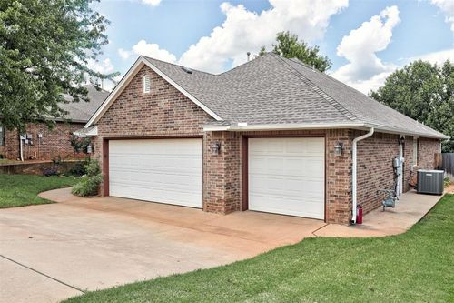 2113 Pine View Ter, Edmond, OK, 73003-2471 | Card Image