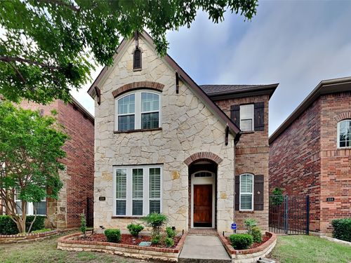 226 Knapford Sta, Euless, TX, 76040-3212 | Card Image