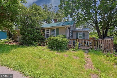 6307 Pious Ridge Rd, BERKELEY SPRINGS, WV, 25411-4501 | Card Image