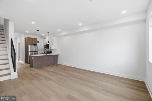 2-2503 N 12th St, PHILADELPHIA, PA, 19133-1124 | Card Image