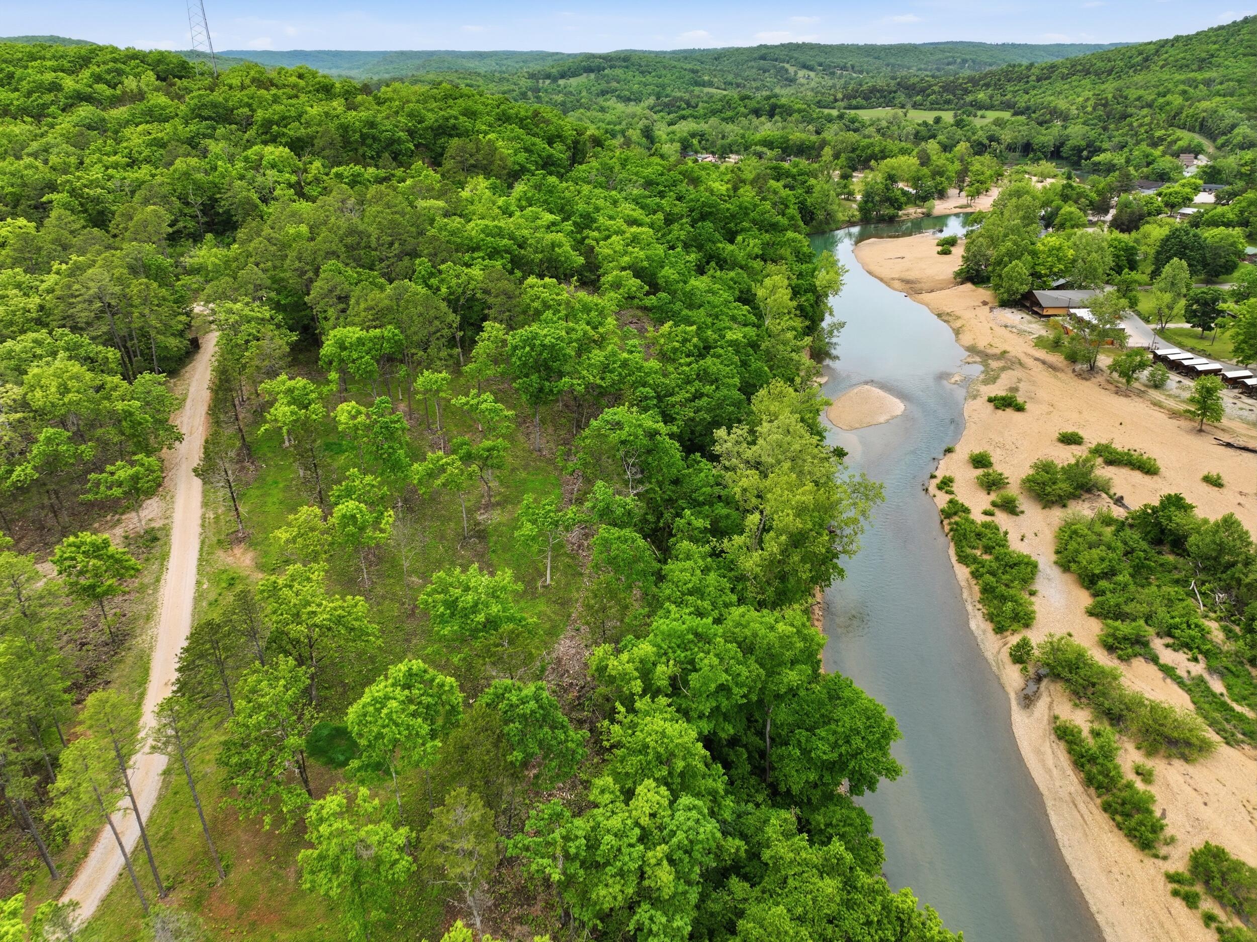 Land in Eminence 4