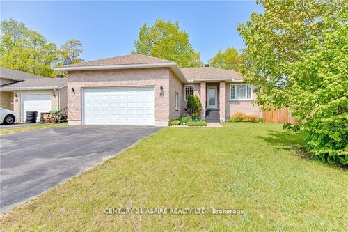 32 Bayshore Dr, Petawawa, ON, K8H3R7 | Card Image