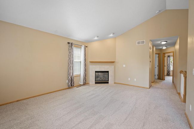 7371 Devin Ln, Townhouse with 3 bedrooms, 3 bathrooms and null parking in Shakopee MN | Image 10