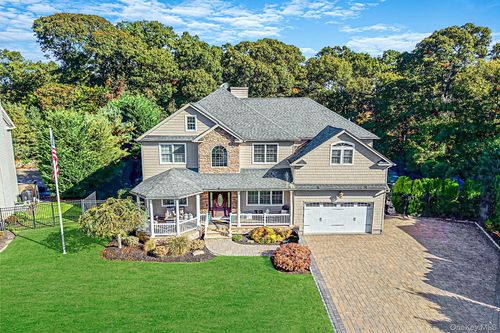 10 Privet Ct, Smithtown, NY, 11787-4472 | Card Image