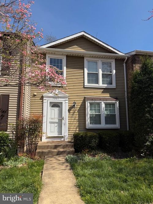 7921 Tyson Oaks Cir, VIENNA, VA, 22182-3954 | Card Image
