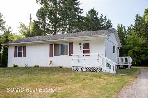 4966 Worth St, Millington, MI, 48746-8724 | Card Image