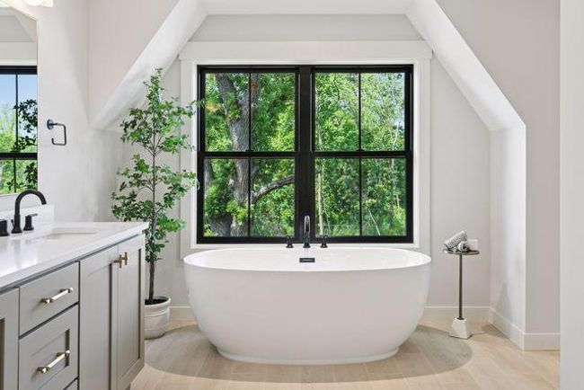 Owner's bath | Image 42