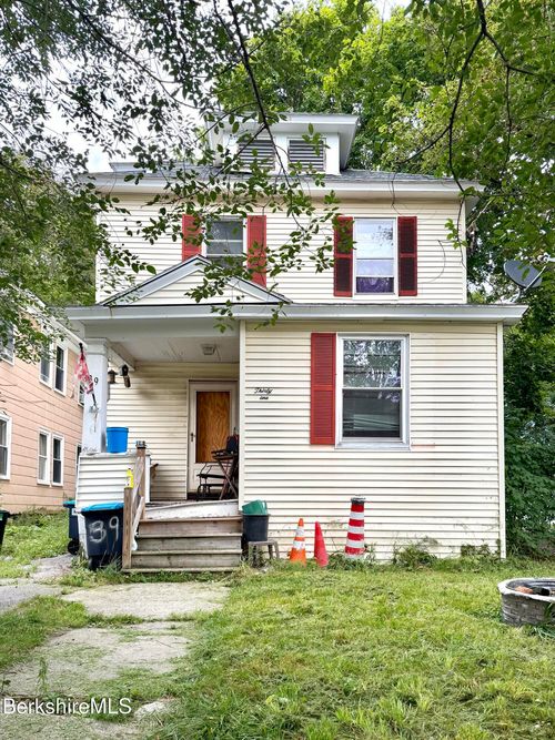 39 Hull Ave, Pittsfield, MA, 01201-4207 | Card Image