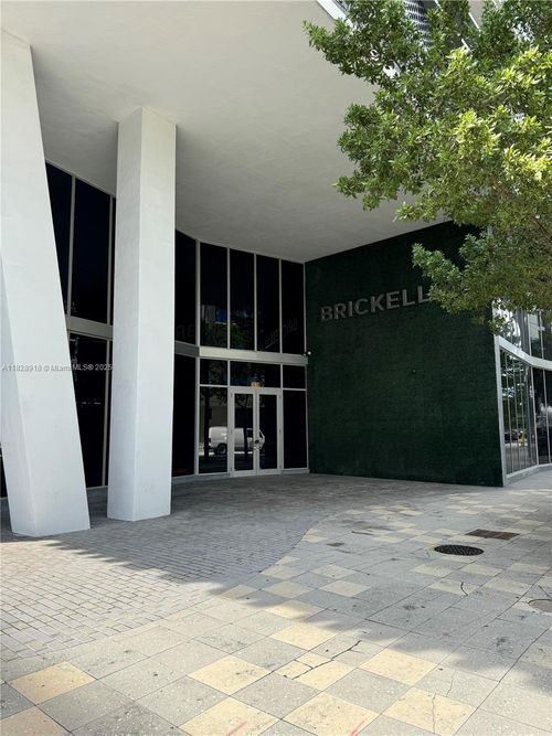 ph06-1010 Sw 2nd Ave, Miami, FL, 33130-4062 | Card Image