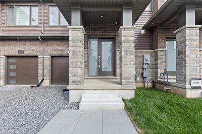 93 Acacia Rd, Townhouse with 3 bedrooms, 2 bathrooms and 2 parking in Fonthill ON | Image 3