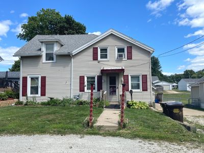 213 Avenue E, House other with 3 bedrooms, 1 bathrooms and 1 parking in Rock Falls IL | Image 1