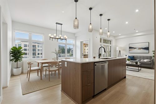 302-46187 Thomas Rd, Chilliwack, BC, V2R | Card Image