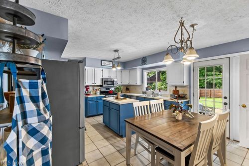 3597 Stratavon Dr Nw, North Canton, OH, 44720-8676 | Card Image