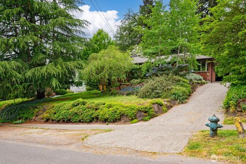 2624 Ne 82nd Street, Seattle, WA, 98115 | Card Image