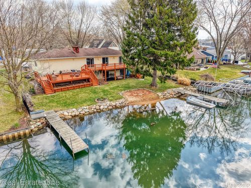 10846 Colony Rd, Pinckney, MI, 48169-8832 | Card Image