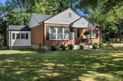 1226 Pinetree Ln, Webster Groves, MO, 63119-4716 | Card Image