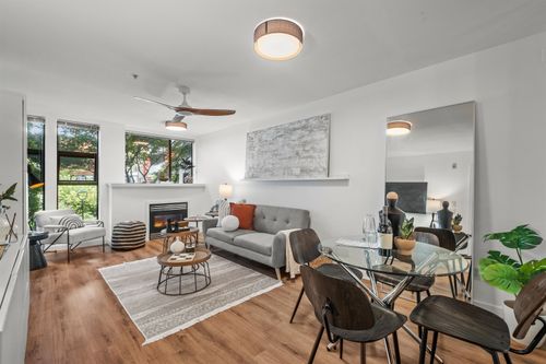 305-305 Lonsdale Ave, North Vancouver, BC, V7M2G3 | Card Image