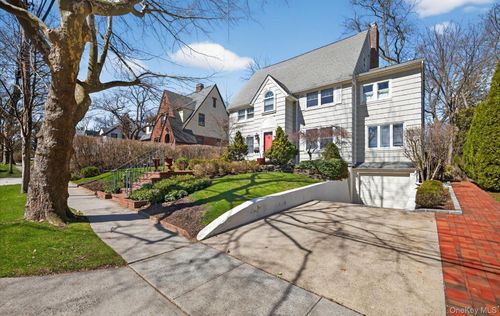 7 Grace Ct N, Great Neck, NY, 11021-1431 | Card Image