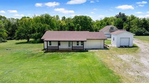 19316 Durango Dr, Warrenton, MO, 63383-7062 | Card Image