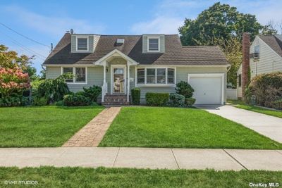 244 N Chestnut Street, House other with 4 bedrooms, 2 bathrooms and null parking in Massapequa NY | Image 1