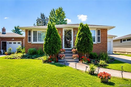 30 Augusta Ave, Amherst, NY, 14226-2203 | Card Image