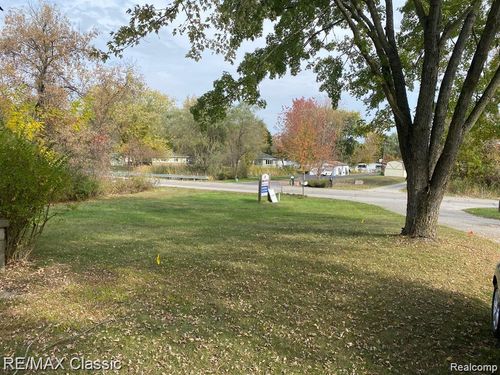 4670 E M 36, Pinckney, MI, 48169-9383 | Card Image