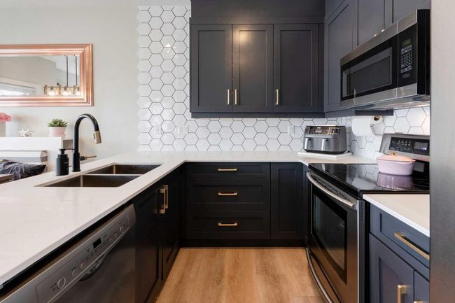 140 - 2802 Kings Heights Gate Se, Townhouse with 3 bedrooms, 4 bathrooms and 2 parking in Airdrie AB | Image 4