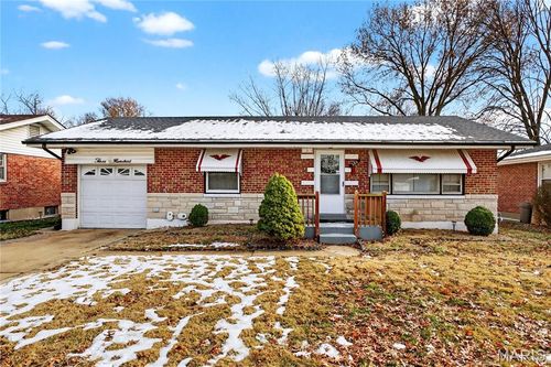 300 Royce Dr, Saint Louis, MO, 63135-3033 | Card Image