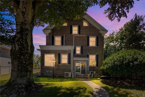 1 Hillcrest St, Niagara Falls, NY, 14303-1221 | Card Image