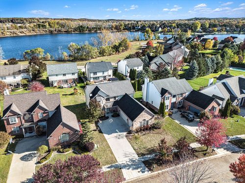 335 Whispering Winds, Oxford, MI, 48371-5192 | Card Image