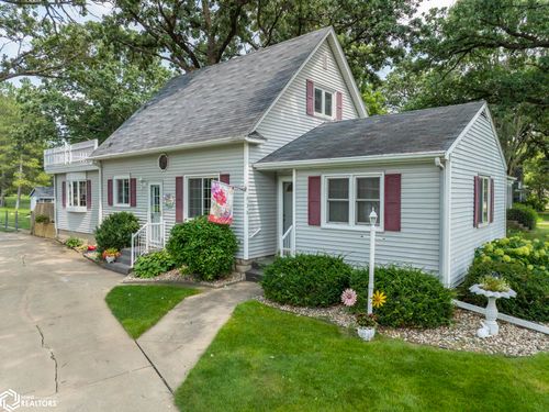 938 12th St Ne, Mason City, IA, 50401-2340 | Card Image