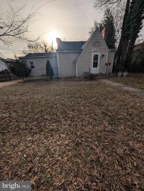 6218 58th Ave, RIVERDALE, MD, 20737-2872 | Card Image