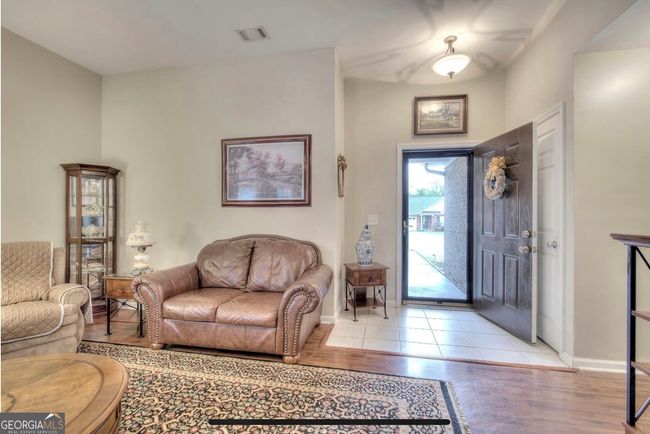 201 Brookstone Dr Sw, House other with 3 bedrooms, 2 bathrooms and 2 parking in Calhoun GA | Image 4