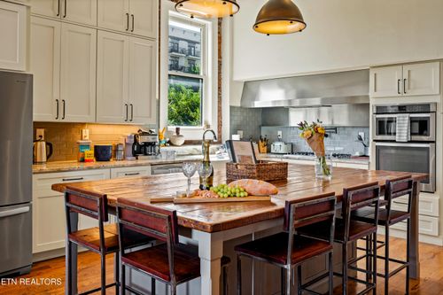 209 S Central St, Knoxville, TN, 37902 | Card Image