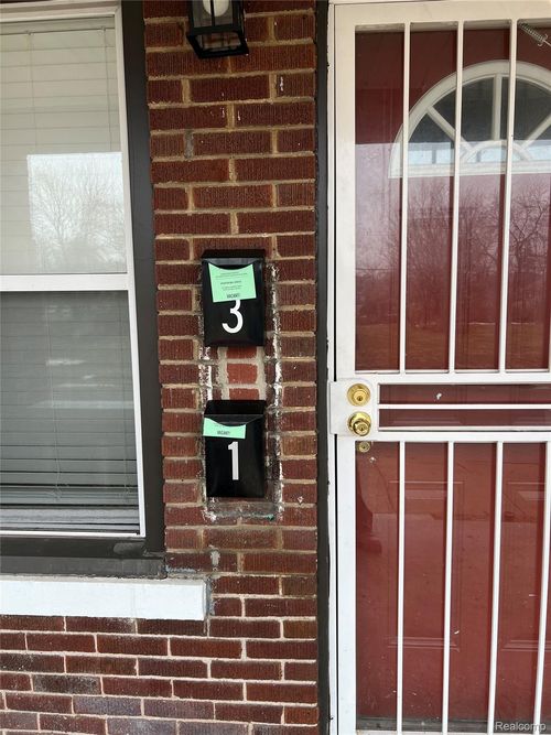 1664 Blaine St, Detroit, MI, 48206-2257 | Card Image