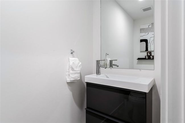 1 - 1002 Mobile Street, Condo with 3 bedrooms, 3 bathrooms and null parking in Dallas TX | Image 20
