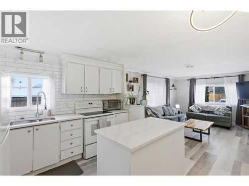 e17-220 G&M Road, Kamloops, BC, V2H1A4 | Card Image