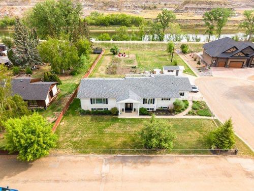 463 3 Ave, Drumheller, AB, T0J0Y4 | Card Image