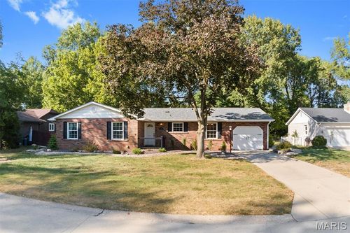 815 Amherst Pl, Edwardsville, IL, 62025-2639 | Card Image