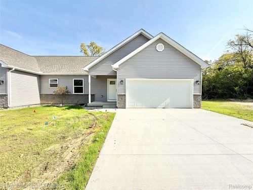 7056 Cambridge Dr, Flushing, MI, 48433-2285 | Card Image