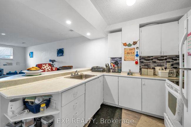 679 Frobisher Crt, House attached with 5 bedrooms, 3 bathrooms and 4 parking in Oshawa ON | Image 31