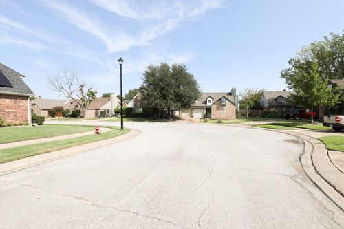 1433 Autumn Chase Sq, Bedford, TX, 76022-6837 | Card Image