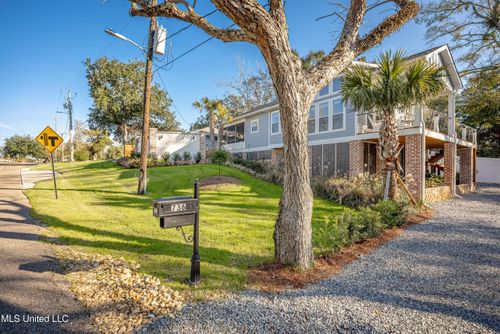 736 Signal St, Ocean Springs, MS, 39564-3765 | Card Image