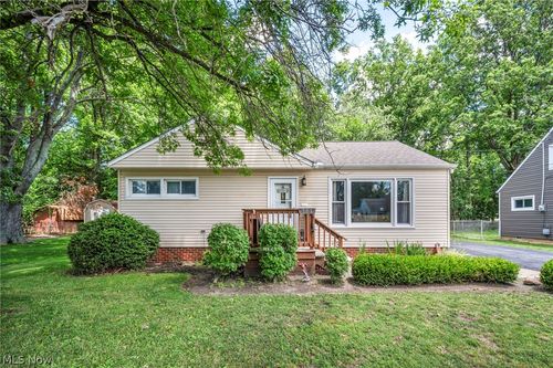 301 E 317th St, Willowick, OH, 44095-3545 | Card Image