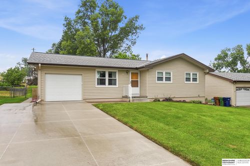 2213 Greensboro Ave, Bellevue, NE, 68005-3525 | Card Image