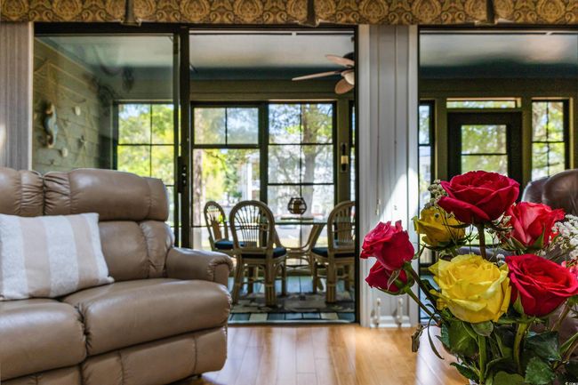 View of sunroom | Image 9