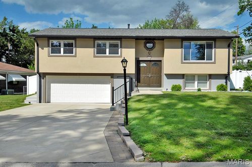 4921 Brockwood Drive, St Louis, MO, 63128 | Card Image